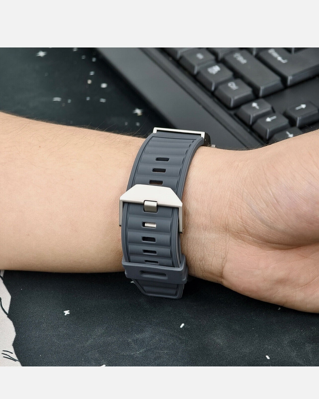 Rugged Silicone Sports Band for Apple Watch 42/44/45/46/49 mm - Space Grey