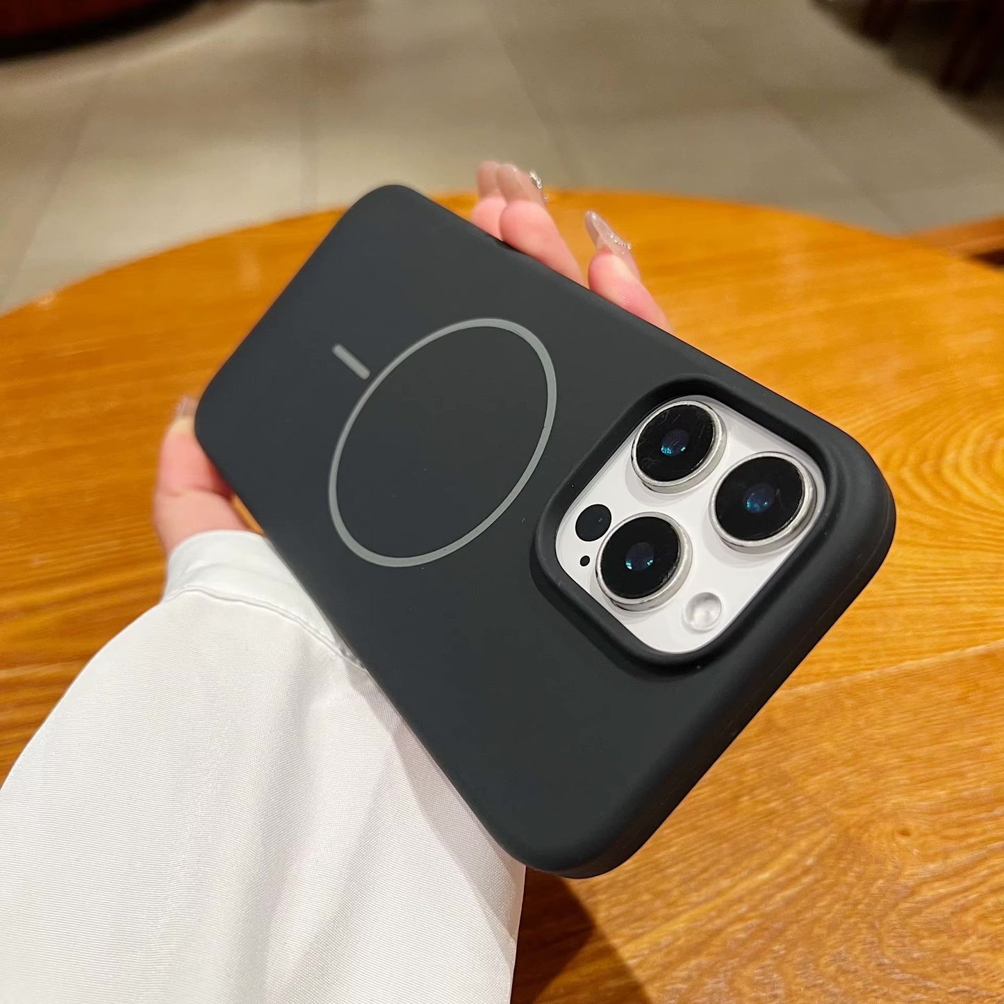 Magnetic Liquid Silicon Case for iPhone 14 Pro Max