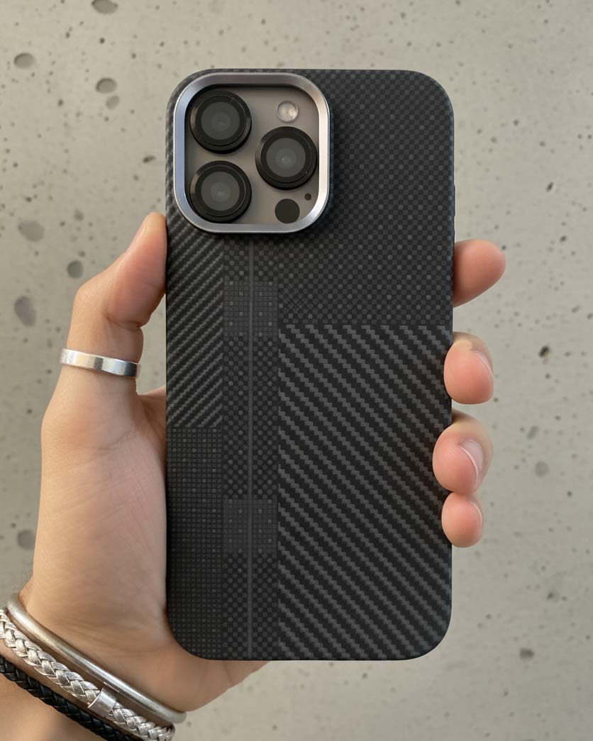 FreeAir MagSafe Carbon Fiber Design Case for iPhone 16 Pro Max - Black / Navy