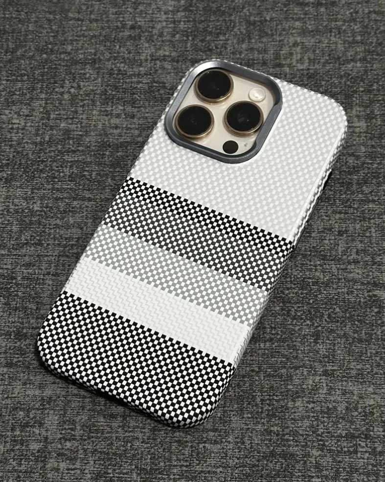 FreeAir MagSafe Carbon Fiber Design Case for iPhone 15 Pro Max - Black / White