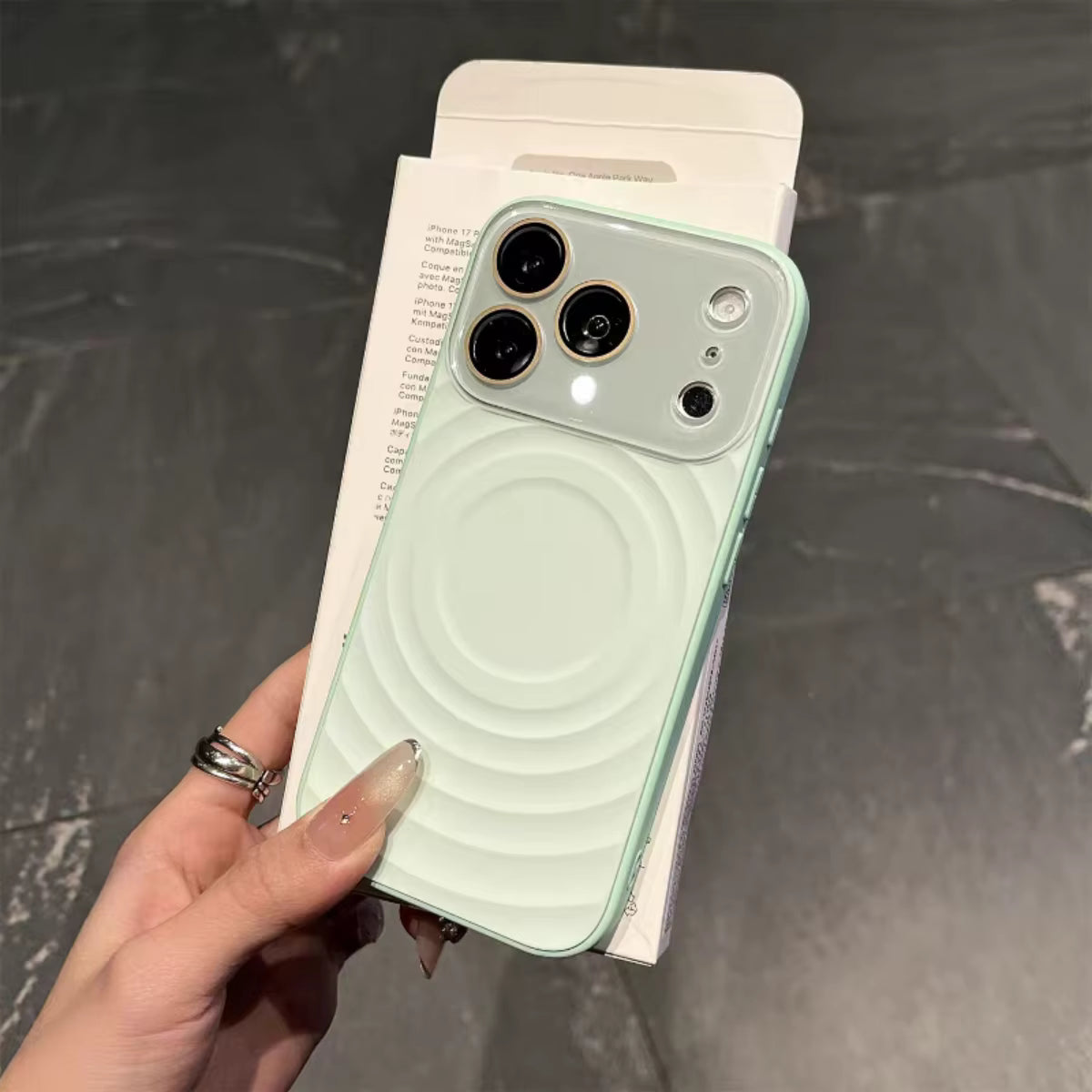 VAWI Wave Pattern Design Liquid Silicone Case Window Lens for iPhone 17 Po Max