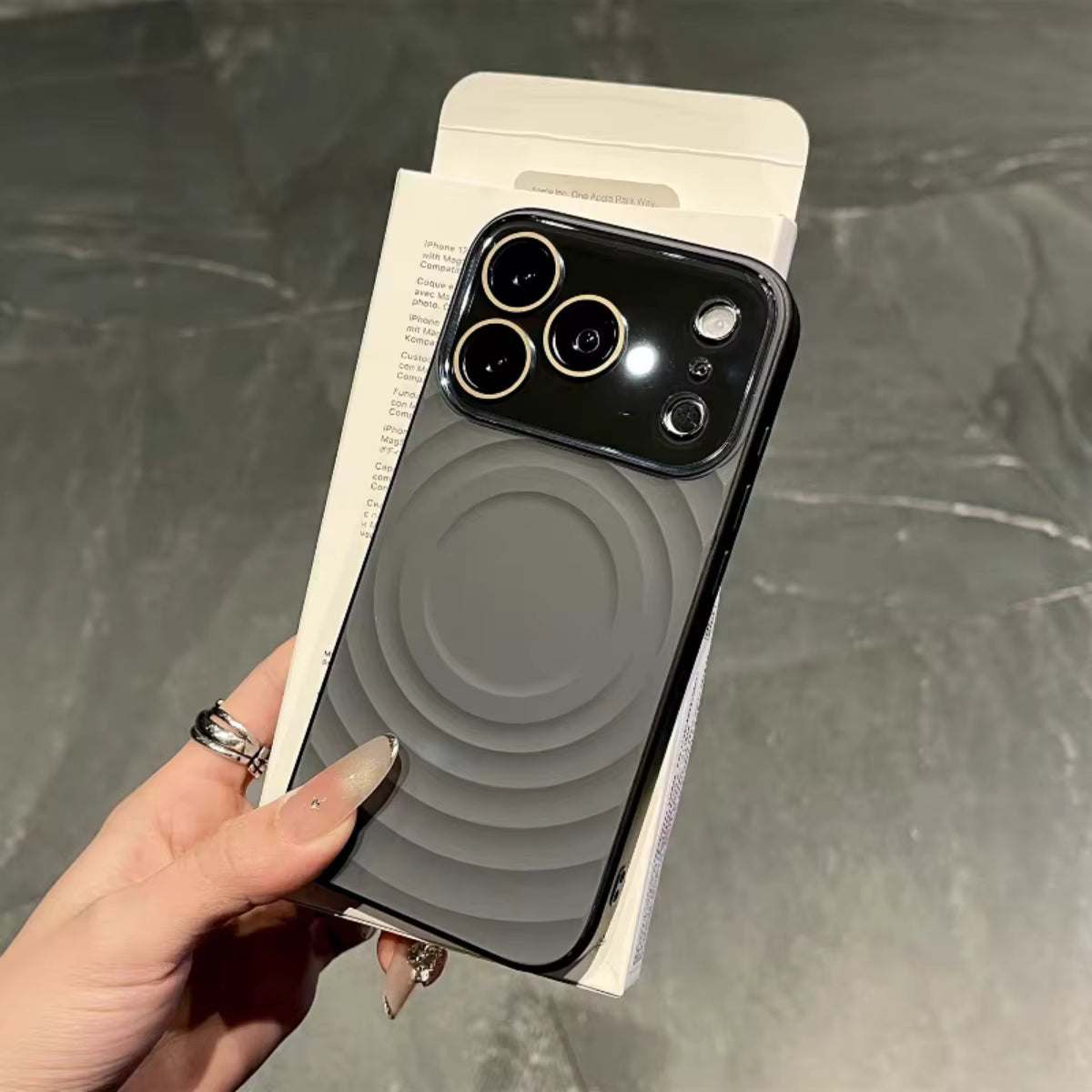 VAWI Wave Pattern Design Liquid Silicone Case Window Lens for iPhone 17 Po Max